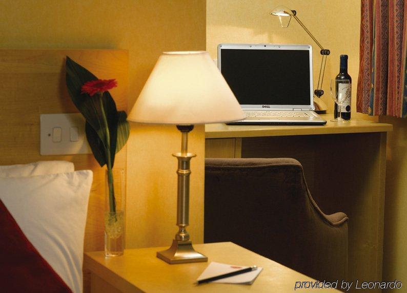 Dial House Hotel Crowthorne Luaran gambar